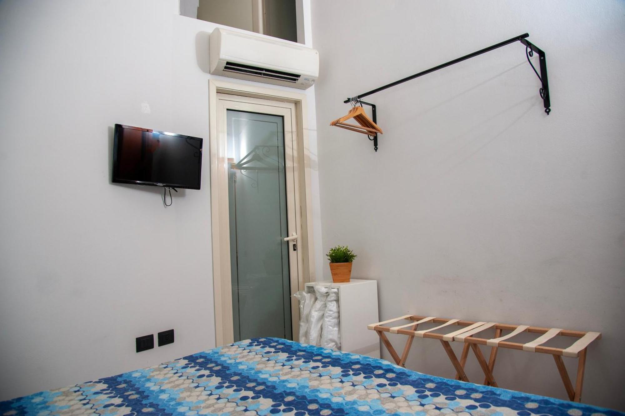 Palazzo Carafa Della Spina Apartment Наполи Екстериор снимка