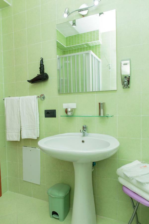 Palazzo Carafa Della Spina Apartment Наполи Екстериор снимка